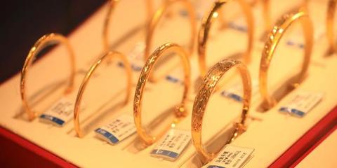 黃金市場再創(chuàng)新高 多家品牌境內(nèi)足金首飾零售價格突破666元/克